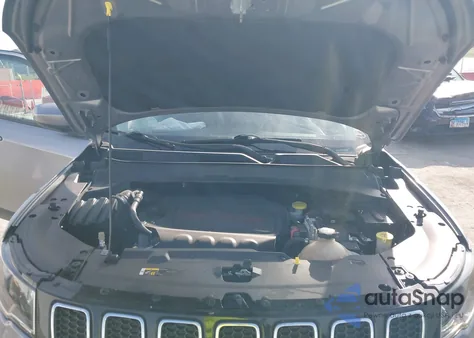 2018 Jeep Compass Latitude 4X4 из США, поврежденный, VIN 3C4NJDBB9JT155269